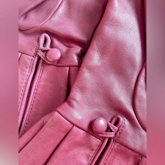 Danier genuine leather fuchsia gloves - Picture 4 of 4